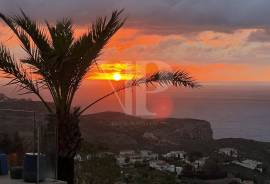 4 Bedrooms - Villa - For Sale