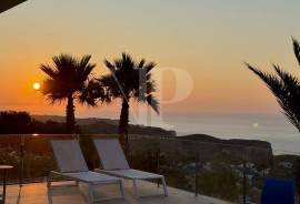 4 Bedrooms - Villa - For Sale