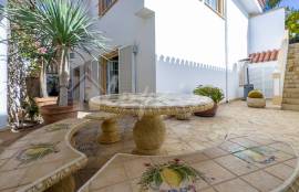 Villa in Parque La Duquesa Complex For Sale In Bahia Del Duque LP33635