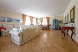 Villa in Parque La Duquesa Complex For Sale In Bahia Del Duque LP33635
