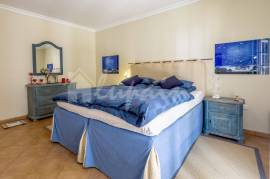 Villa in Parque La Duquesa Complex For Sale In Bahia Del Duque LP33635