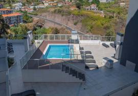 Apartment with Pool and Sea View - T2 in Caniço