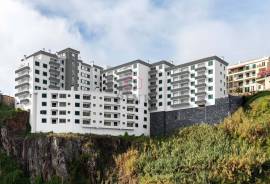 Apartment with Pool and Sea View - T2 in Caniço
