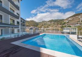 Apartment with Pool and Sea View - T2 in Caniço