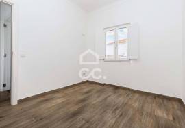 Fully Renovated 4-Bedroom Detached House with Patio for Rent | Historic Centre of Évora
