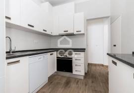 Fully Renovated 4-Bedroom Detached House with Patio for Rent | Historic Centre of Évora
