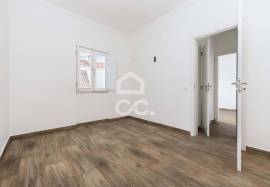 Fully Renovated 4-Bedroom Detached House with Patio for Rent | Historic Centre of Évora