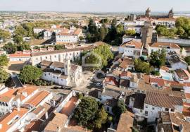 Fully Renovated 4-Bedroom Detached House with Patio for Rent | Historic Centre of Évora