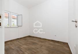 Fully Renovated 4-Bedroom Detached House with Patio for Rent | Historic Centre of Évora