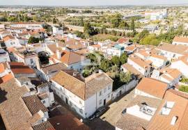 Fully Renovated 4-Bedroom Detached House with Patio for Rent | Historic Centre of Évora