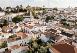 Fully Renovated 4-Bedroom Detached House with Patio for Rent | Historic Centre of Évora