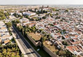 Fully Renovated 4-Bedroom Detached House with Patio for Rent | Historic Centre of Évora