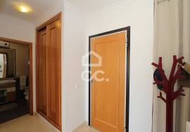 1 bedroom apartment on the top floor, with parking space and storage room in Armação de Pêra