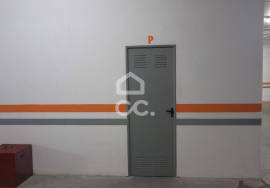 1 bedroom apartment on the top floor, with parking space and storage room in Armação de Pêra