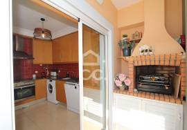 1 bedroom apartment on the top floor, with parking space and storage room in Armação de Pêra
