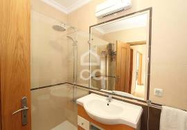 1 bedroom apartment on the top floor, with parking space and storage room in Armação de Pêra