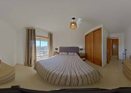 1 bedroom apartment on the top floor, with parking space and storage room in Armação de Pêra