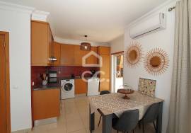 1 bedroom apartment on the top floor, with parking space and storage room in Armação de Pêra