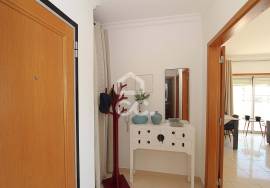 1 bedroom apartment on the top floor, with parking space and storage room in Armação de Pêra