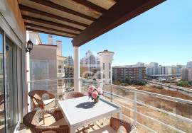 1 bedroom apartment on the top floor, with parking space and storage room in Armação de Pêra