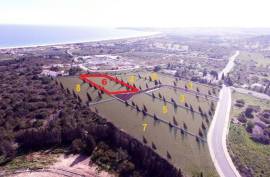 One-of-a-Kind Building Plot Located in Meia Praia with Breathtaking Sea Views