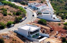 Luxury detached villa modern architecture T3+1 in Mexilhoeira Grande