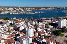Shop with excellent location on the street of shops, right in the heart of the city of Portimão. Shop with excellent location on the street of shops, right in the heart of the city of Portimão.