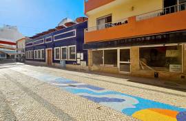 Shop with excellent location on the street of shops, right in the heart of the city of Portimão. Shop with excellent location on the street of shops, right in the heart of the city of Portimão.