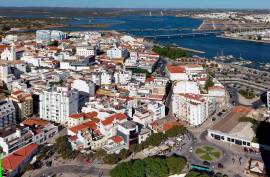 Shop with excellent location on the street of shops, right in the heart of the city of Portimão. Shop with excellent location on the street of shops, right in the heart of the city of Portimão.