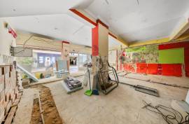 Shop with excellent location on the street of shops, right in the heart of the city of Portimão. Shop with excellent location on the street of shops, right in the heart of the city of Portimão.