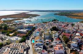 New 3 bedroom apartment in gated community with swimming pool and garage in Alvor