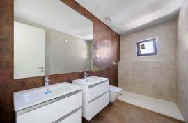 New 2 bedroom apartment in gated community with pool and garage in Alvor New 2 bedroom apartment in gated community with pool and garage in Alvor