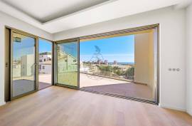 New 2 bedroom apartment in gated community with pool and garage in Alvor