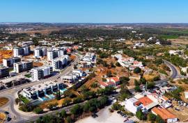 Beautiful villa under construction for sale in the Sesmarias area, in Alvor, municipality of Portimão, close to Penina Golf and Resort and Oasis Park. Beautiful villa under construction for sale in the Sesmarias area, in Alvor, municipality of Portimão, close to Penina Golf and Resort and Oasis Park.