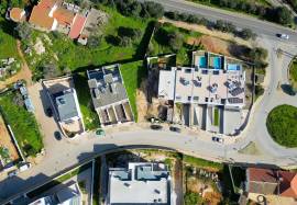 Beautiful villa under construction for sale in the Sesmarias area, in Alvor, municipality of Portimão, close to Penina Golf and Resort and Oasis Park. Beautiful villa under construction for sale in the Sesmarias area, in Alvor, municipality of Portimão, close to Penina Golf and Resort and Oasis Park.