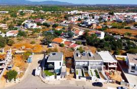 Beautiful villa under construction for sale in the Sesmarias area, in Alvor, municipality of Portimão, close to Penina Golf and Resort and Oasis Park. Beautiful villa under construction for sale in the Sesmarias area, in Alvor, municipality of Portimão, close to Penina Golf and Resort and Oasis Park.