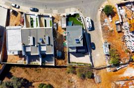 Beautiful villa under construction for sale in the Sesmarias area, in Alvor, municipality of Portimão, close to Penina Golf and Resort and Oasis Park. Beautiful villa under construction for sale in the Sesmarias area, in Alvor, municipality of Portimão, close to Penina Golf and Resort and Oasis Park.