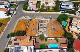 Contemporary villa with 3 bedrooms and an office, under construction Contemporary villa with 3 bedrooms and an office, under construction