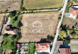 Rustic land of 3,693 m² walled and flat on the outskirts of Chaves