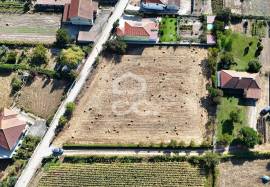 Rustic land of 3,693 m² walled and flat on the outskirts of Chaves