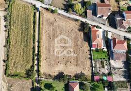 Rustic land of 3,693 m² walled and flat on the outskirts of Chaves