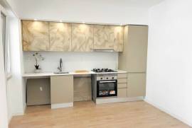 Apartamento T2 Remodelado em Almada