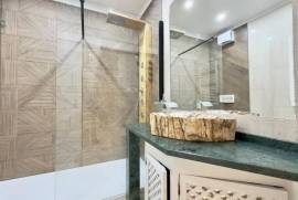 Apartamento T3 Remodelado e com Vista Mar em Cascais