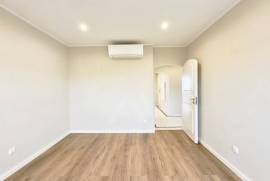 Apartamento T3 Remodelado e com Vista Mar em Cascais