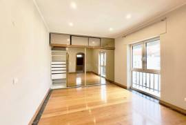 Apartamento T3 Remodelado e com Vista Mar em Cascais
