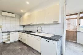 Apartamento T3 Remodelado e com Vista Mar em Cascais