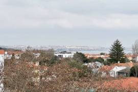 Apartamento T3 Remodelado e com Vista Mar em Cascais