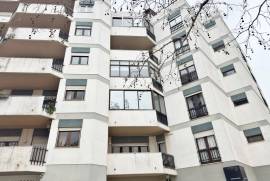 Apartamento T3 Remodelado e com Vista Mar em Cascais