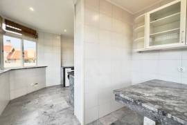 Apartamento T3 Remodelado e com Vista Mar em Cascais
