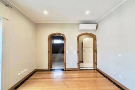 Apartamento T3 Remodelado e com Vista Mar em Cascais